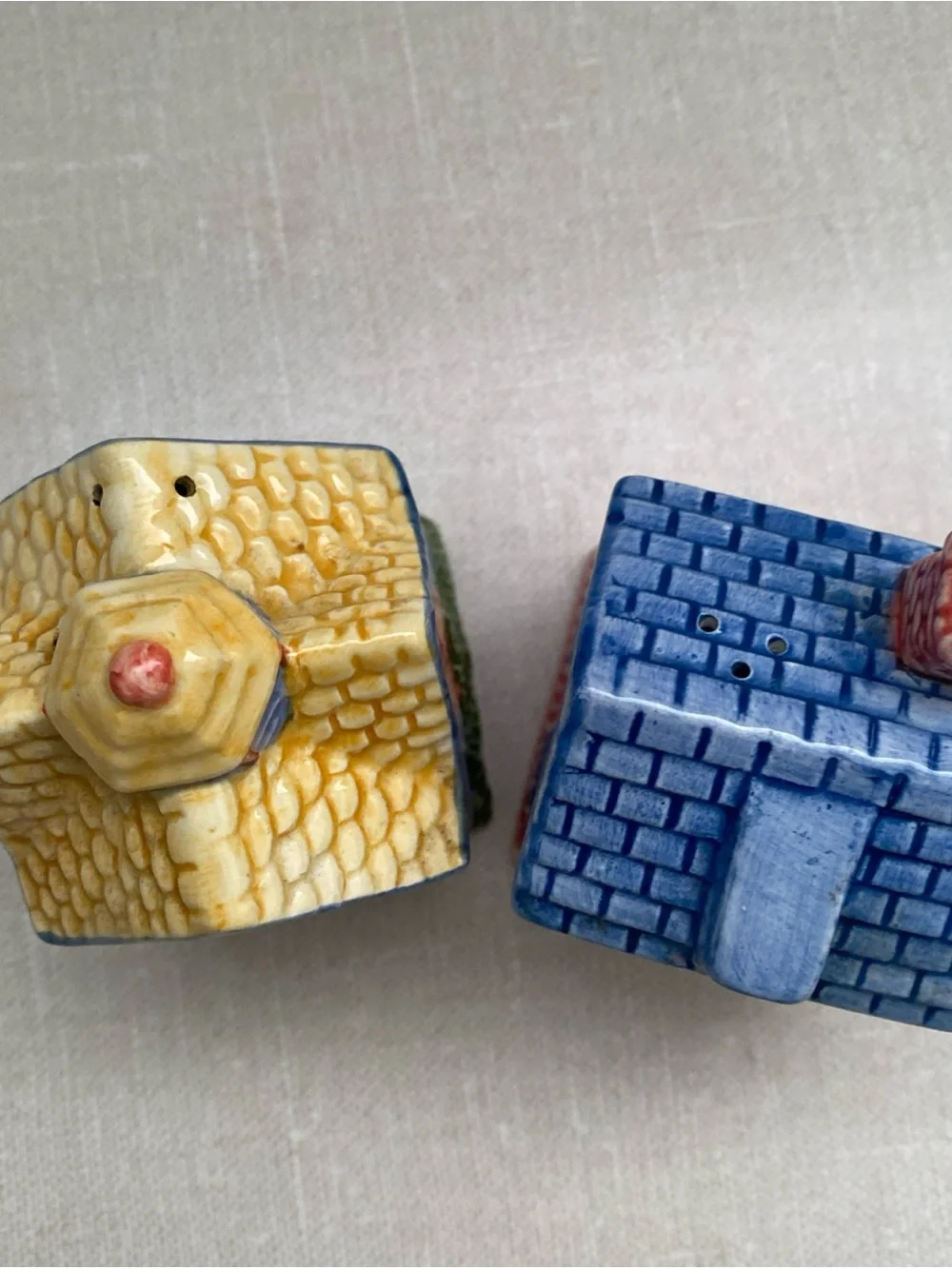 Avon VTG Cottage Collection House Salt and Pepper Shakers Set – 1997 Ceramic